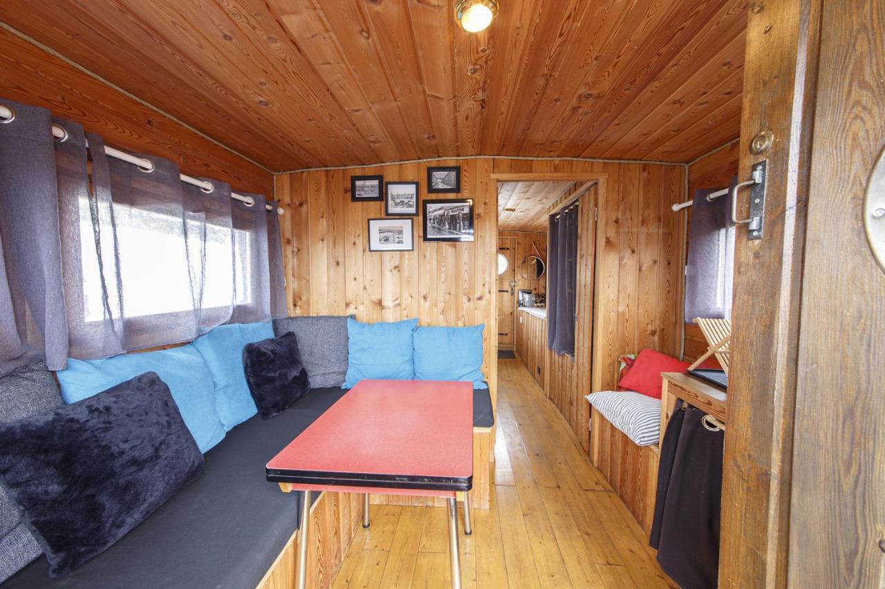 Logement Insolite La Toue Cabanee Centre Ville アンジェ エクステリア 写真