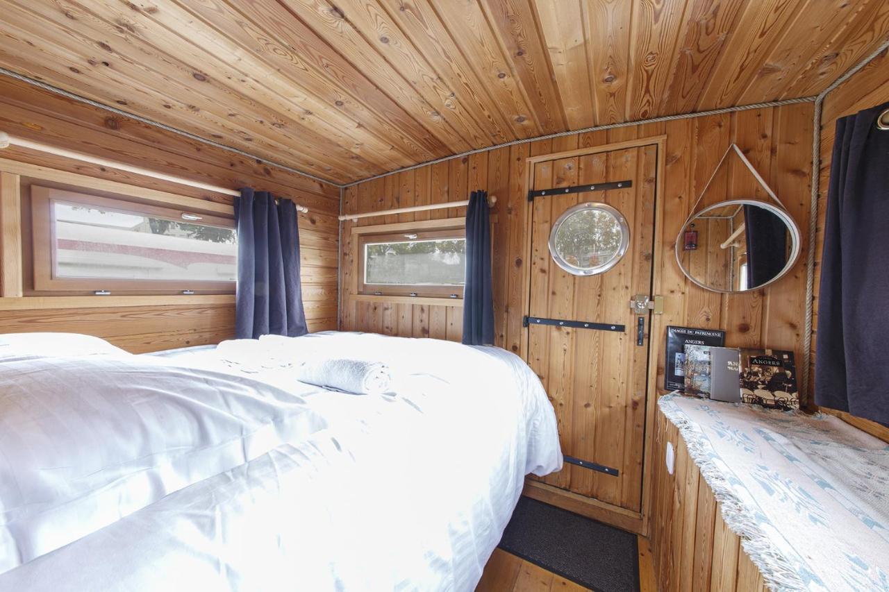 Logement Insolite La Toue Cabanee Centre Ville アンジェ エクステリア 写真