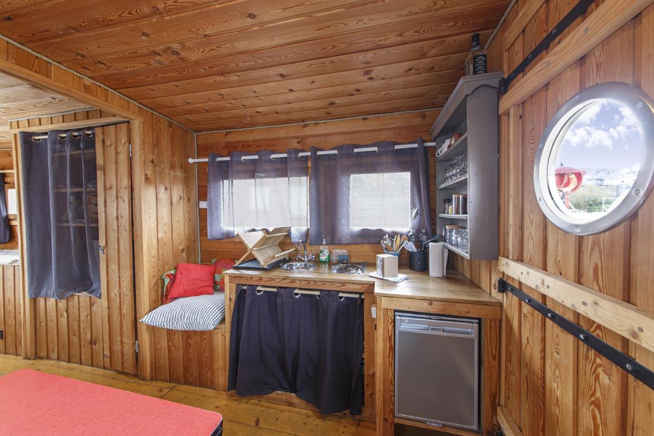 Logement Insolite La Toue Cabanee Centre Ville アンジェ エクステリア 写真