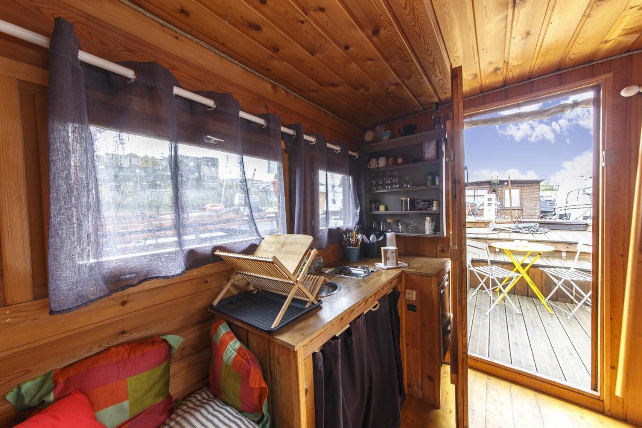 Logement Insolite La Toue Cabanee Centre Ville アンジェ エクステリア 写真