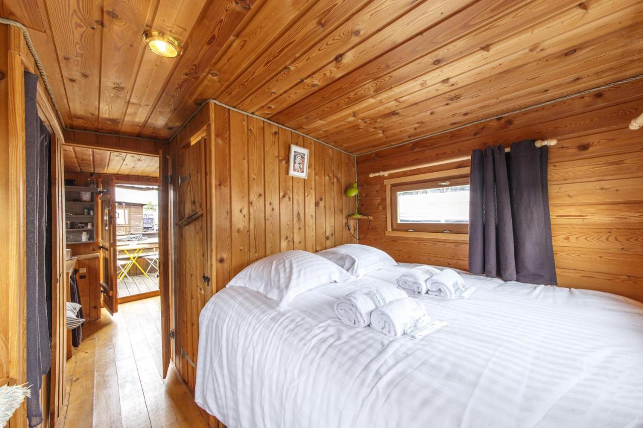 Logement Insolite La Toue Cabanee Centre Ville アンジェ エクステリア 写真