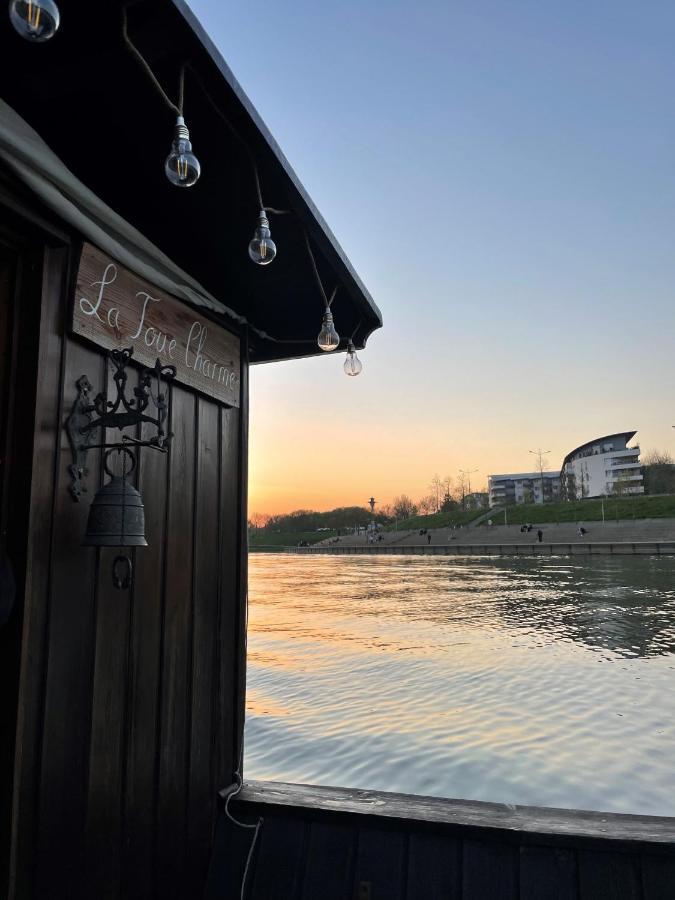 Logement Insolite La Toue Cabanee Centre Ville アンジェ エクステリア 写真
